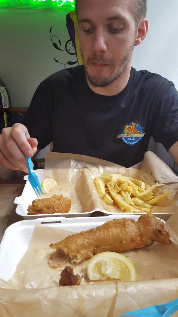 Louisemullin99's tweet photo. @mstevenson83 donning the @Broadlandbounce t-shirt even when out having lunch at @NorwichChippy. http://t.co/fkThvrbveJ