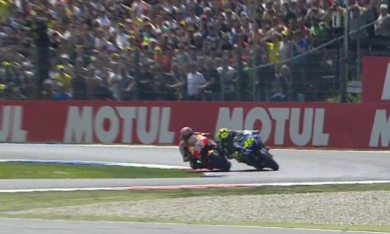 crash_motogp's tweet photo. Contact between Marquez and Rossi in final turn victory showdown at Assen. Rossi wins! #DutchGP #MotoGP http://t.co/aBQHWtbDtV