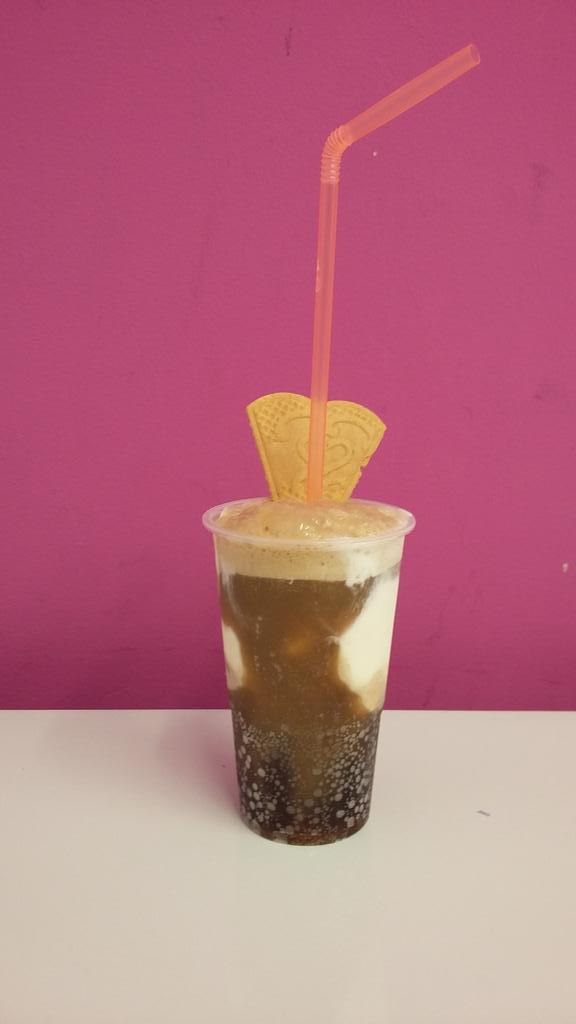 ScoopaliciousMt's tweet photo. Happy Saturday!!  What about......A #Coke #float!!! http://t.co/cYum0hSaPj