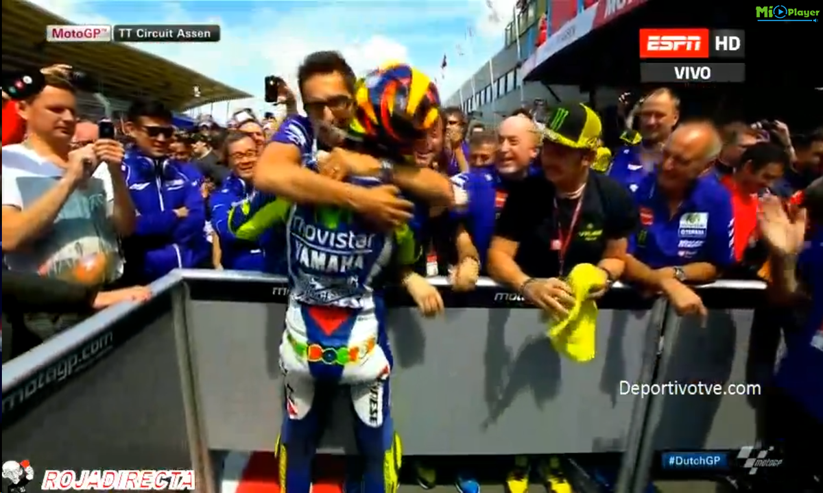 mflamigni's tweet photo. Questa foto dice tutto!!!!!!!! Grande @ValeYellow46 !!!!!! http://t.co/7cGMWU0FOX