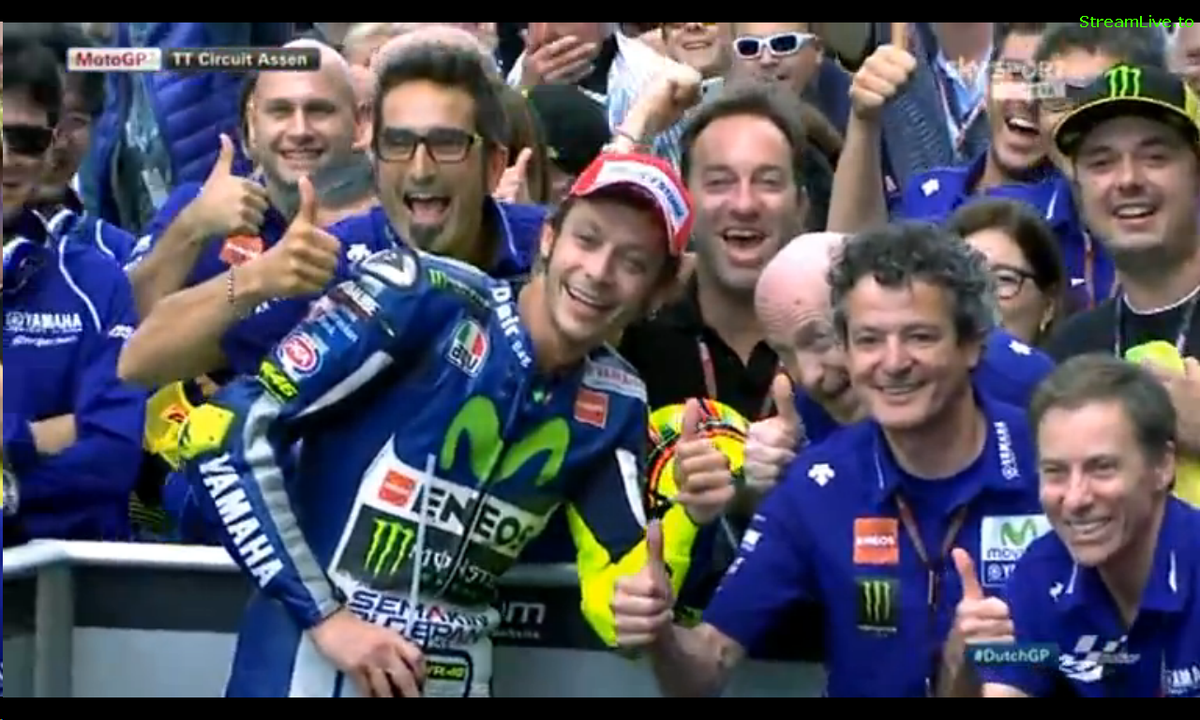 mflamigni's tweet photo. Questa foto dice tutto!!!!!!!! Grande @ValeYellow46 !!!!!! http://t.co/7cGMWU0FOX