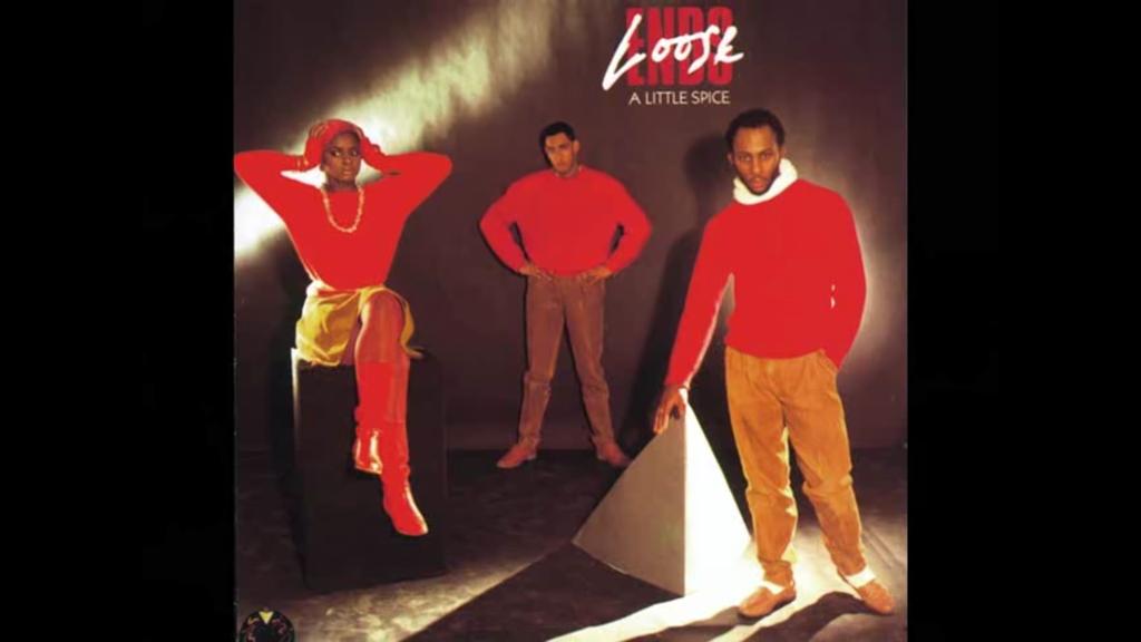 QueenTEENA4's tweet photo. Been Listenin To Good Music From Overseas!!! #LOOSEends #London #CarlMcINTOSH #HangingOnaString #WatchingU #SLOWdown http://t.co/d6iSB4FeYm