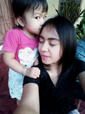 96Septiani's tweet photo. With anak gadis ayah :d http://t.co/Nols9KIkjy
