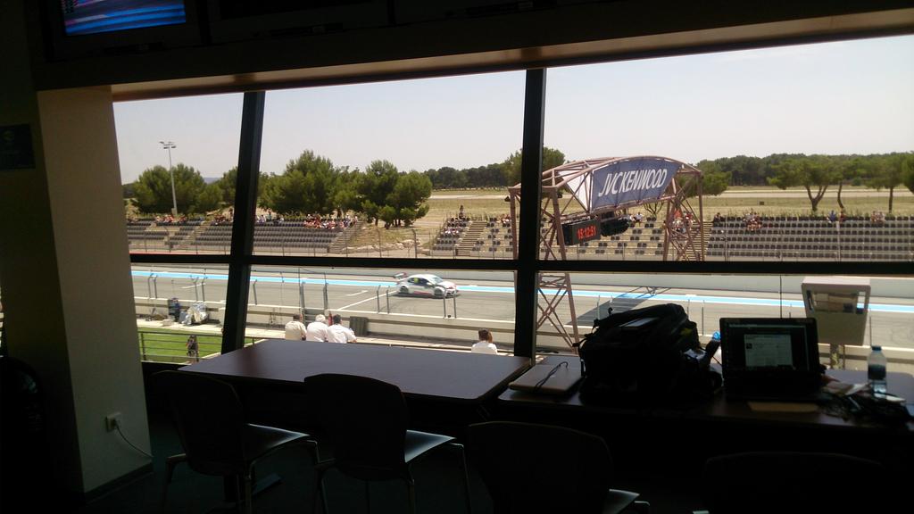diegodurruty's tweet photo. @yvanmuller desde la sala de boxes del circuito de Paul Ricard. #TotalTour de @TotalArgentina. http://t.co/yoU8YIaRwY