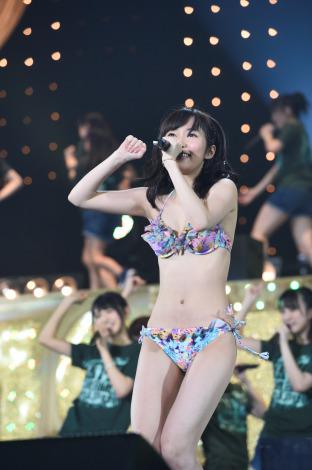 指原莉乃、“公約”水着ライブが実現 ビキニで踊って「最高！」（写真 全