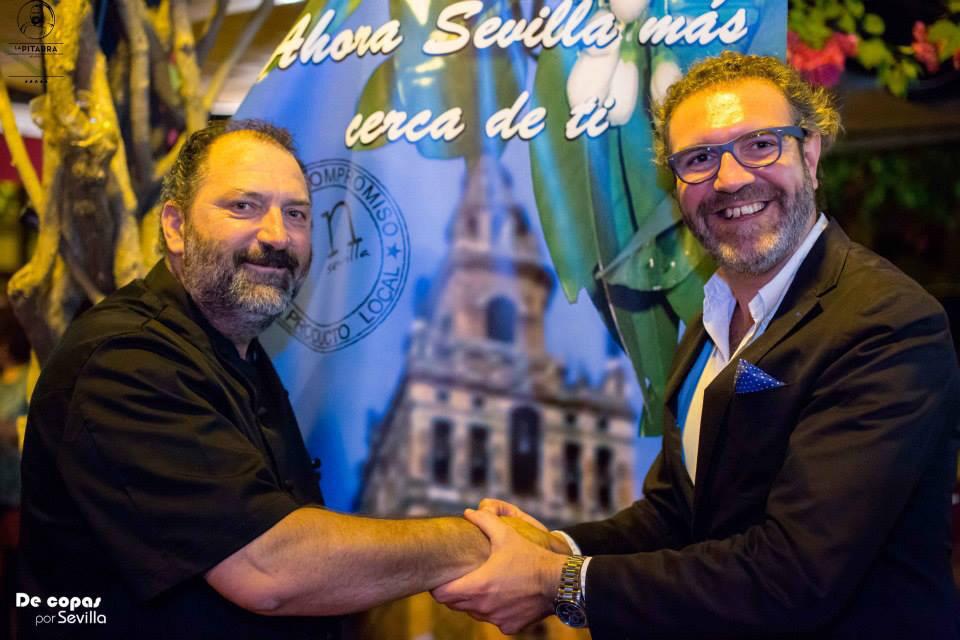 BodegLaPitarra's tweet photo. Gracias a @NuestroEsp por su coloración junto a @Iberagin. Con @germanpitarra en la imagen, el padre de #LaPitarra. http://t.co/Dr4aENNkXl