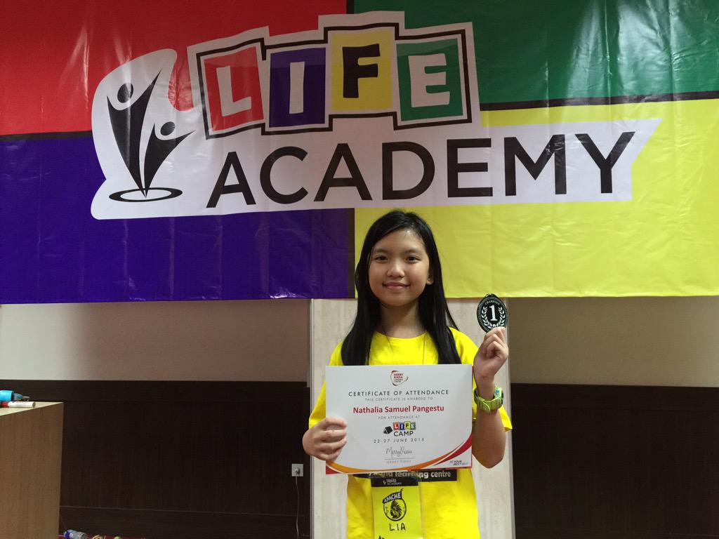 Lia_JuniorMCI's tweet photo. Yeayy .. Tophouse .. Apache.. 👍👍👍 @MerryRiana http://t.co/oRb6IxPEUN