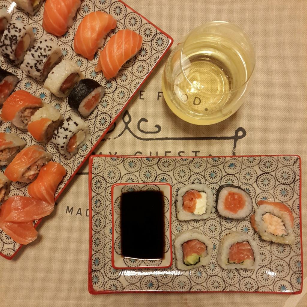 Marido raja a ver el partido con amigos y vos tipo ... ✌ #juegoSushi #bandejaSushi #individuales