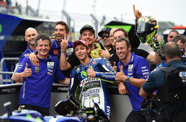 DapurPacu's tweet photo. Pertarungan Menengangkan @ValeYellow46 dan @marcmarquez93 di #MotoGP Assen 2015
http://t.co/KwuHdgehir
#DutchGP http://t.co/cBzp3SxuT5