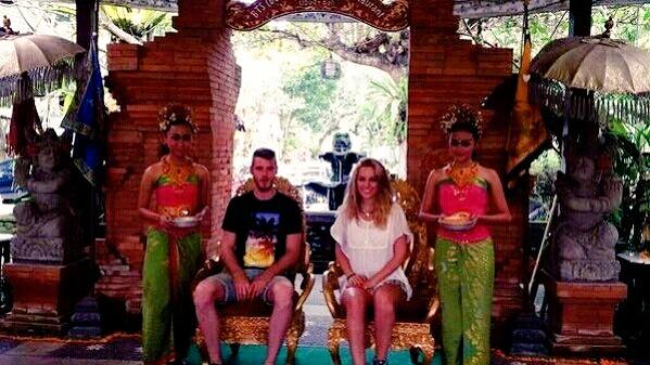 NineSportInc_'s tweet photo. Tadi siang, De Gea sama Edurne lunch di Bebek Tepi Sawah, Ubud, Bali http://t.co/6CBrxQ1pR8