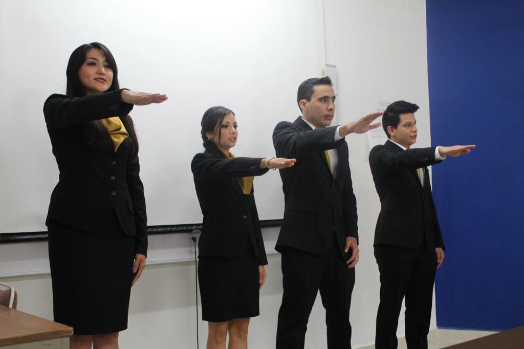Lourdes Medina, Andrea Garrido, Erick Pérez y Jesús Loya rindieron protesta  en la FDUADY. Alumnos de excelencia!!