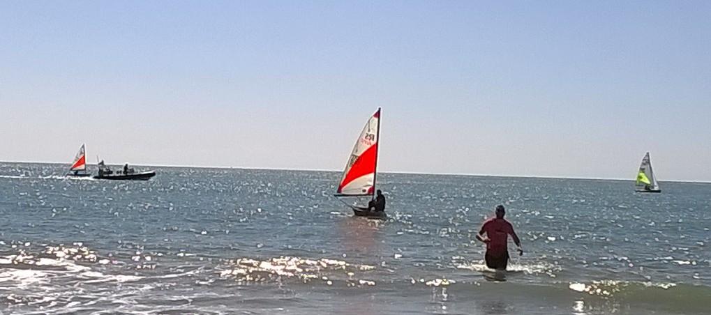 Pirates landed at Folkestone today, awesome sailing! <a href="/DoverSeaSports/">Dover Sea Sports</a> <a href="/FolkestoneSeaSp/">Folkestone Sea Sport</a> <a href="/fstoneherald/">KentLive - Folkestone</a>