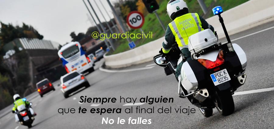 guardiacivil's tweet photo. Mandamos un abrazo a Andrés, un Guardia Civil de #Cuenca que ha sido atropellado cuando regulaba el trafico en la A-3 http://t.co/oSbDmgdwVN