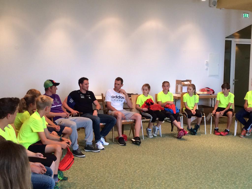 tobias_angerer's tweet photo. @dariocologna @HaryWurm was meint ihr??? Interessante Frage/Antwort-Runde beim @ONEWAYSport-Crosscountry-Jugendcamp http://t.co/t9Lu5yolXU