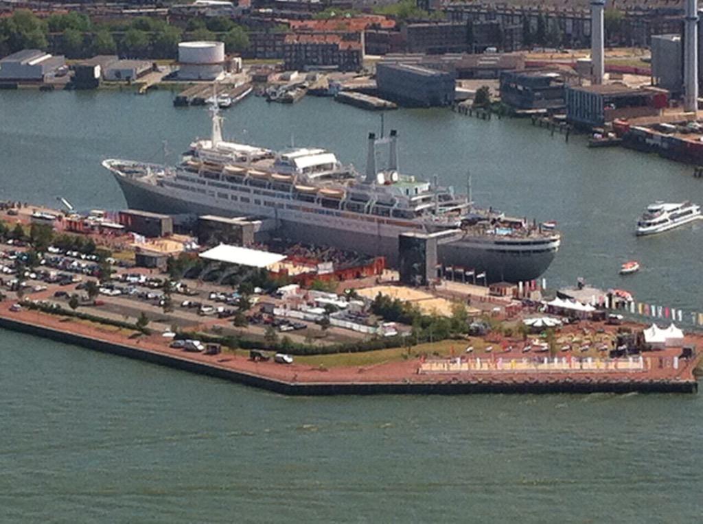 Vanaf die andere prachtige #Rotterdam lokatie de Euromast....overzichtfoto #WKBeach2015 <a href="/de_rotterdam/">Erasmo De Rotterdam</a>