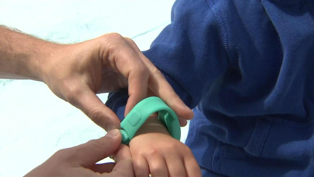 Armband slaat alarm als kind te ver weg is dlvr.it/BLXvpV #nieuwsblad