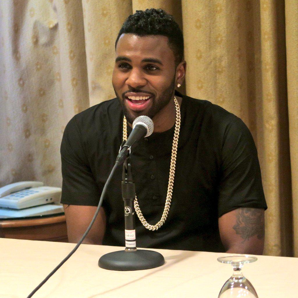 SceneKitts's tweet photo. @jasonderulo is ready for tonight's #stkitts #music #festival. Let's #wigglewiggle #SKMF #SKMF19 #SKMF2015 http://t.co/GybQIIwEyK
