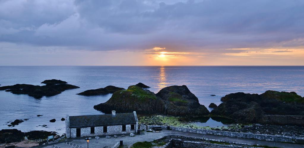 Ballet888's tweet photo. "@audikez: #Slowlysinking @WeatherCee @barrabest @WalkNI @ILoveNorthCoast http://t.co/KfuZQ3cYjj" Hopefully the water rejects the dwelling.