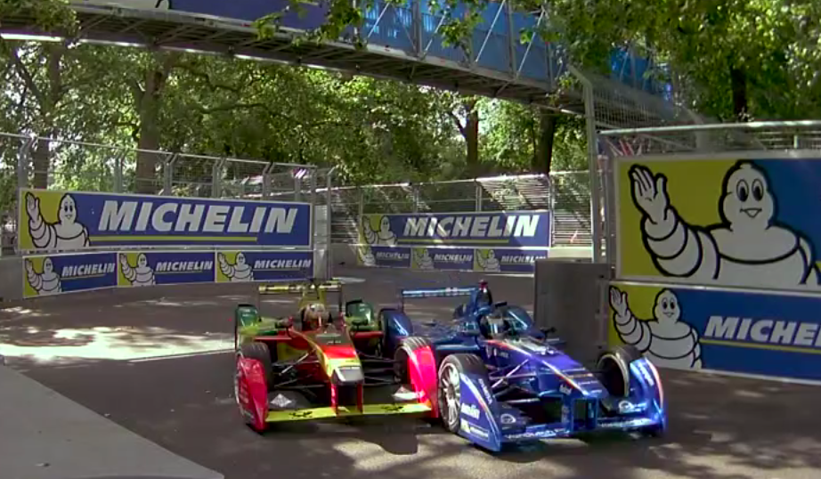 AmlinAndrettiPT's tweet photo. Apertando-se em #LondonePrix #FormulaE http://t.co/8ijWgIu2ou