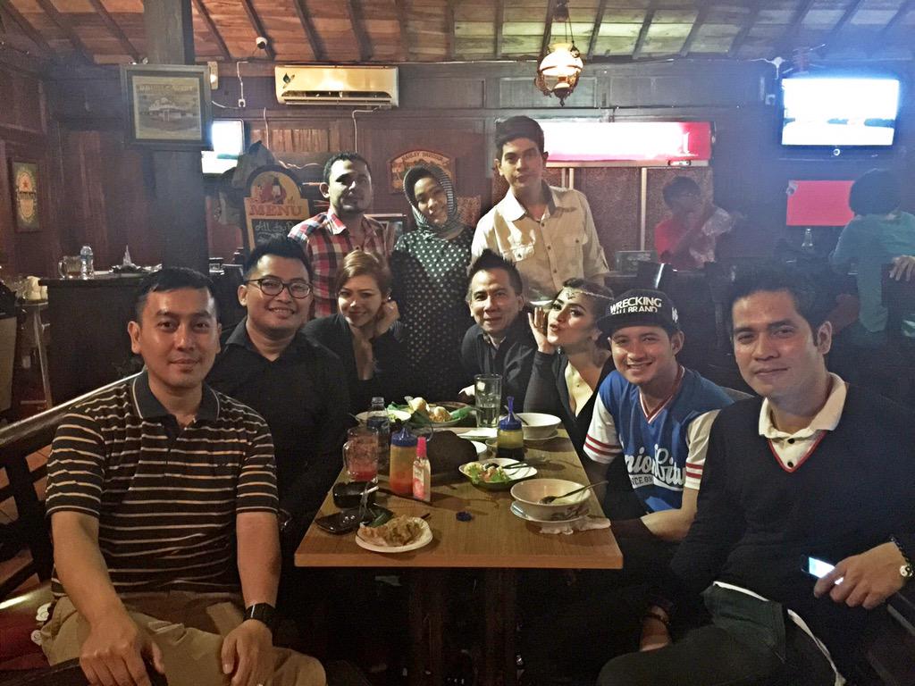 Happy Birthday Quina..!! <a href="/RyanSyehan/">Ryan Syehan Maulana</a> <a href="/heerdhy/">Herdiansyach budiman</a> <a href="/ChandKelvin/">Chand Kelvin</a> <a href="/arumrangga/">Arum Rangga Ang</a> <a href="/RickyPerdana06/">Ricky Perdana S.T.,</a>