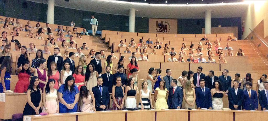 UniversidadMH's tweet photo. Empieza la #graduación de la II Promoción del Grado en #Podología. Al fin llegó el día, ¡enhorabuena estudiantes! http://t.co/86YvBvuFbZ
