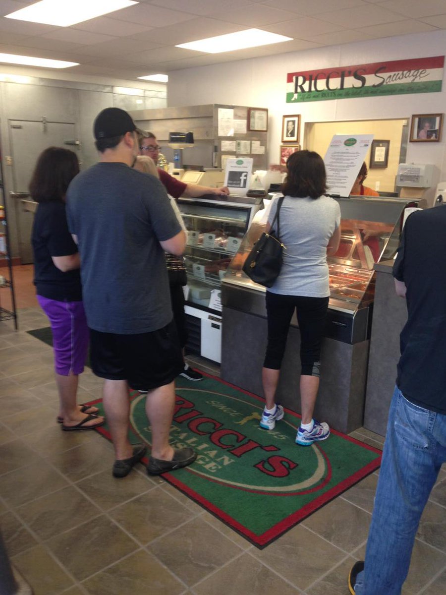 Another line at Ricci' Sausage!