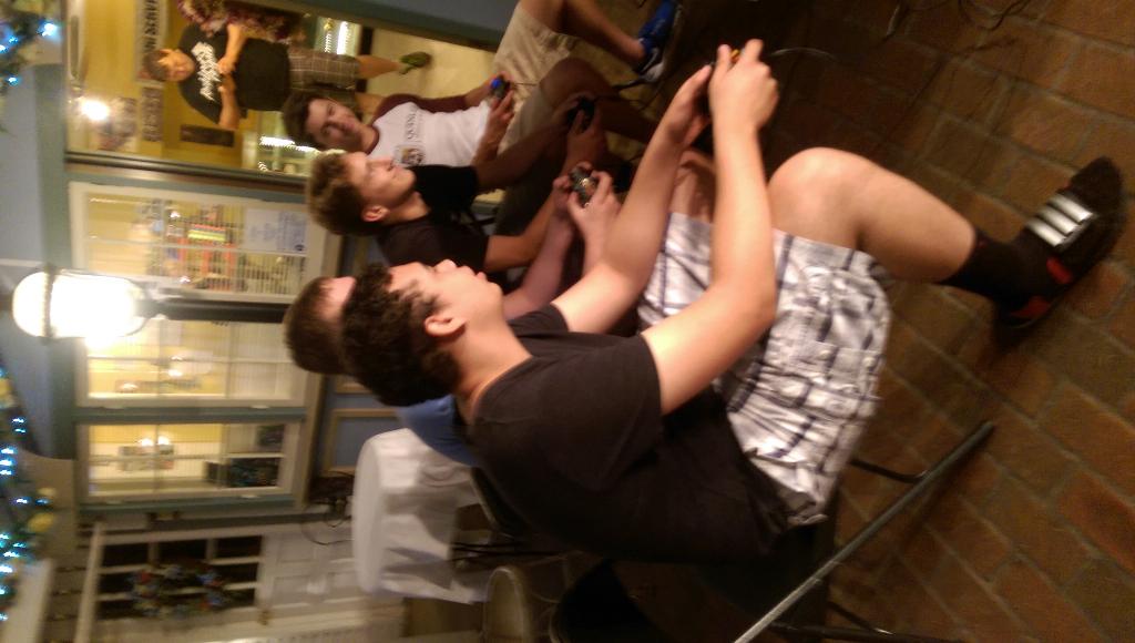 Pope_Squad's tweet photo. Team #PopeGaming warming up for a tournament http://t.co/9ap1gMUSX6