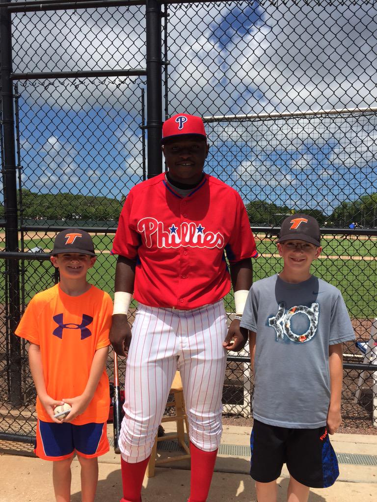 Thanks to 1st rounder <a href="/c_randolph/">CeCe</a> for taking a few moments to sign and talk with my boys. #KidCanHit @philliesnation