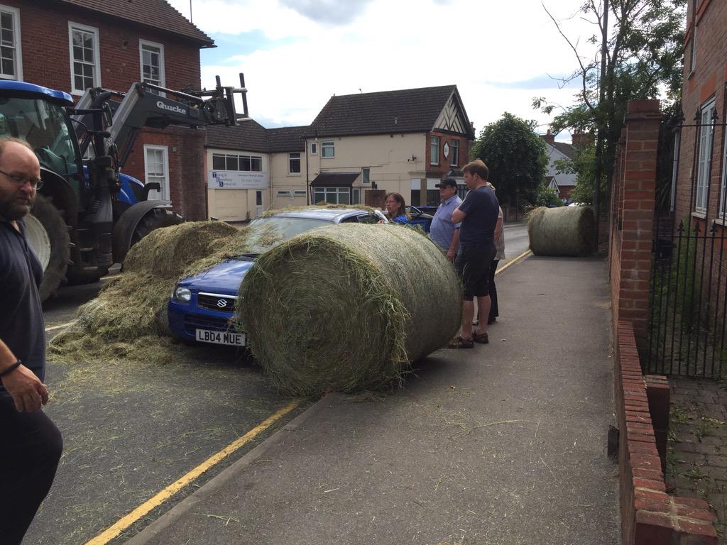mattlintott's tweet photo. So this just happened. #tractorfail #oldwoking #onthefarm #woking http://t.co/w9RoldmtPl