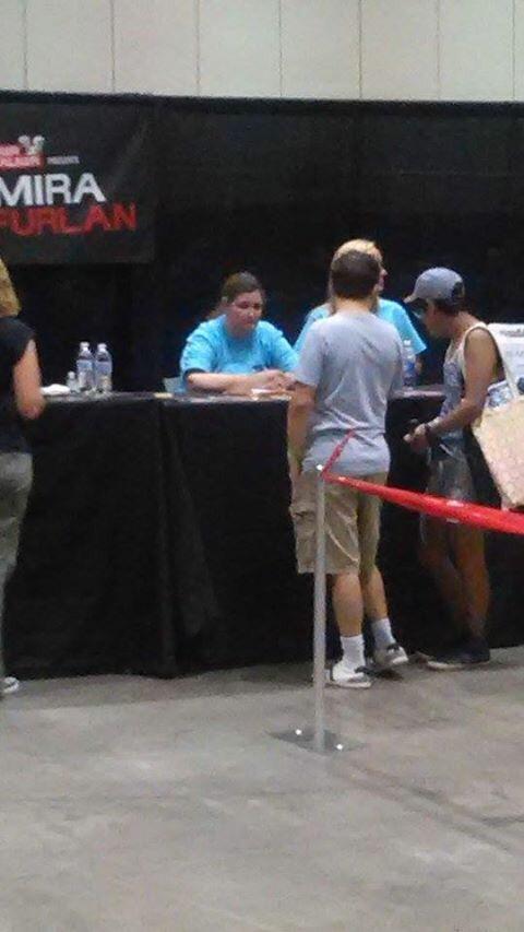 BitchEntertain's tweet photo. Our very own @Thevfrye74 signing autographs! Ok not really but she looks super important! @WalkrStalkrCon #WSCOrlando http://t.co/EI05GOyyrQ