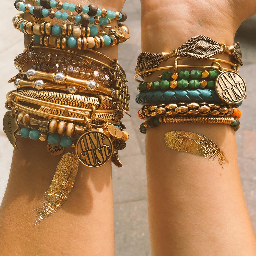 alexandani's tweet photo. We're so excited to have @MaddieandTae at our #PatriotPlace store today! #soundsofsummer #charmedevents #livemusic http://t.co/cxQIq9IHTs