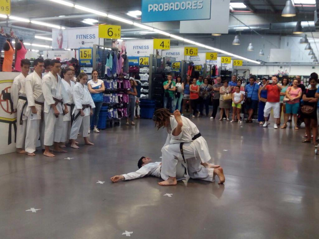 DecathlonMOeste's tweet photo. Vaya exhibición se han marcado los chicos y chicas del Club Deportivo Nikita. :) http://t.co/ytwHFNFLNU
