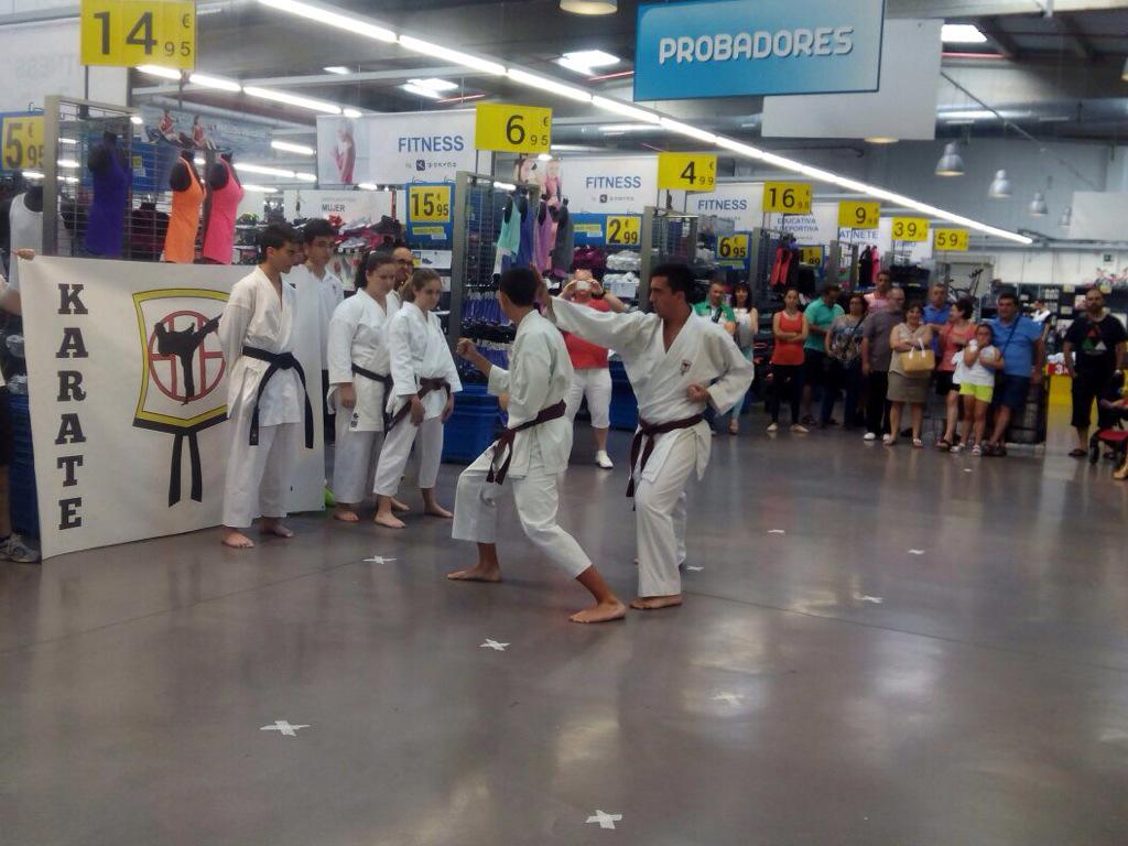 DecathlonMOeste's tweet photo. Vaya exhibición se han marcado los chicos y chicas del Club Deportivo Nikita. :) http://t.co/ytwHFNFLNU