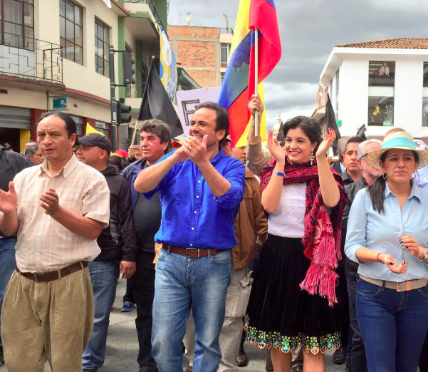 shababaty's tweet photo. Chola cuencana,mi chola,
capullito d amancay,
en ti cantan y en ti ríen
las aguas d Yanuncay
#CuencaProtesta
#Azuay http://t.co/0C1kgW5NCR
