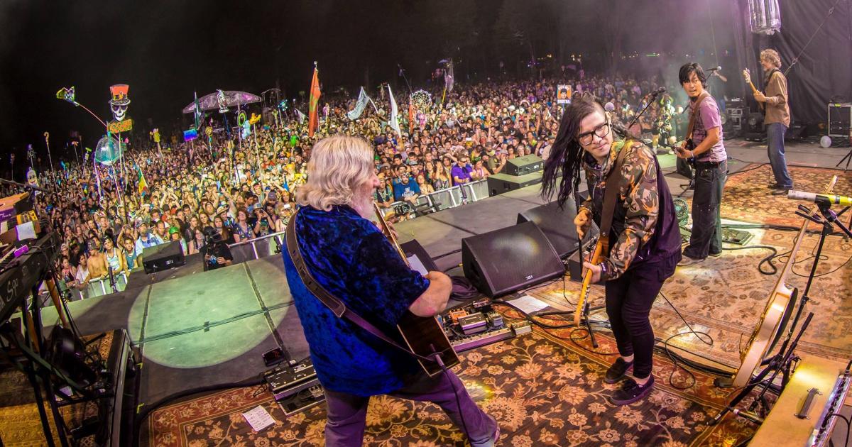 JamBase's tweet photo. Video: Watch @Skrillex sit-in with @SCI_Official at @Electric_Forest last night http://t.co/XTOQFCMBDT http://t.co/oWVLJ6N5PQ