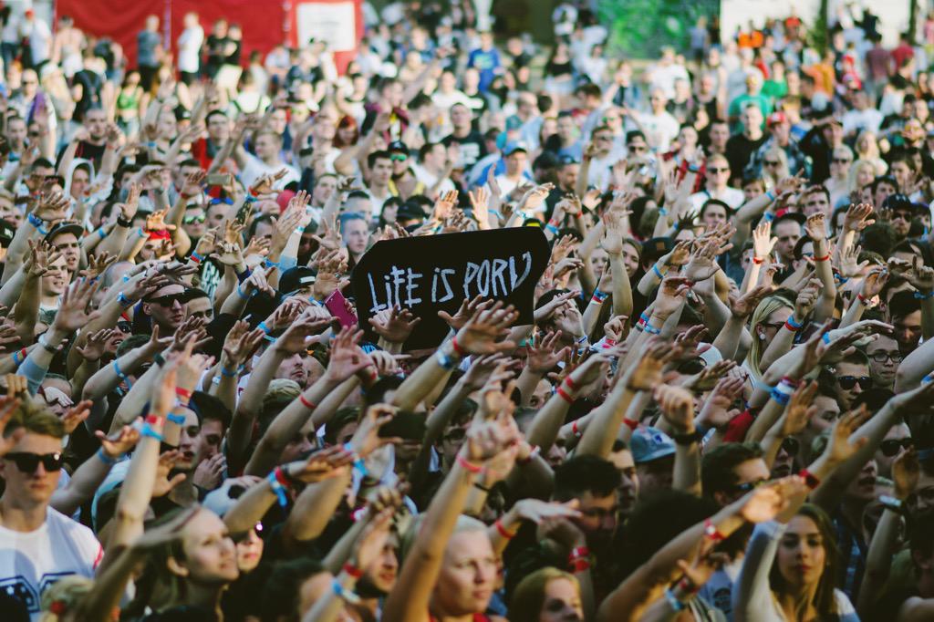 Na Slovensku hip-hop žijeeee!!! <a href="/hiphopzije/">HIP HOP ŽIJE</a> 

...je zjavne porno! #lifeisporno #lifeisporNOLIMIT #hiphopzije