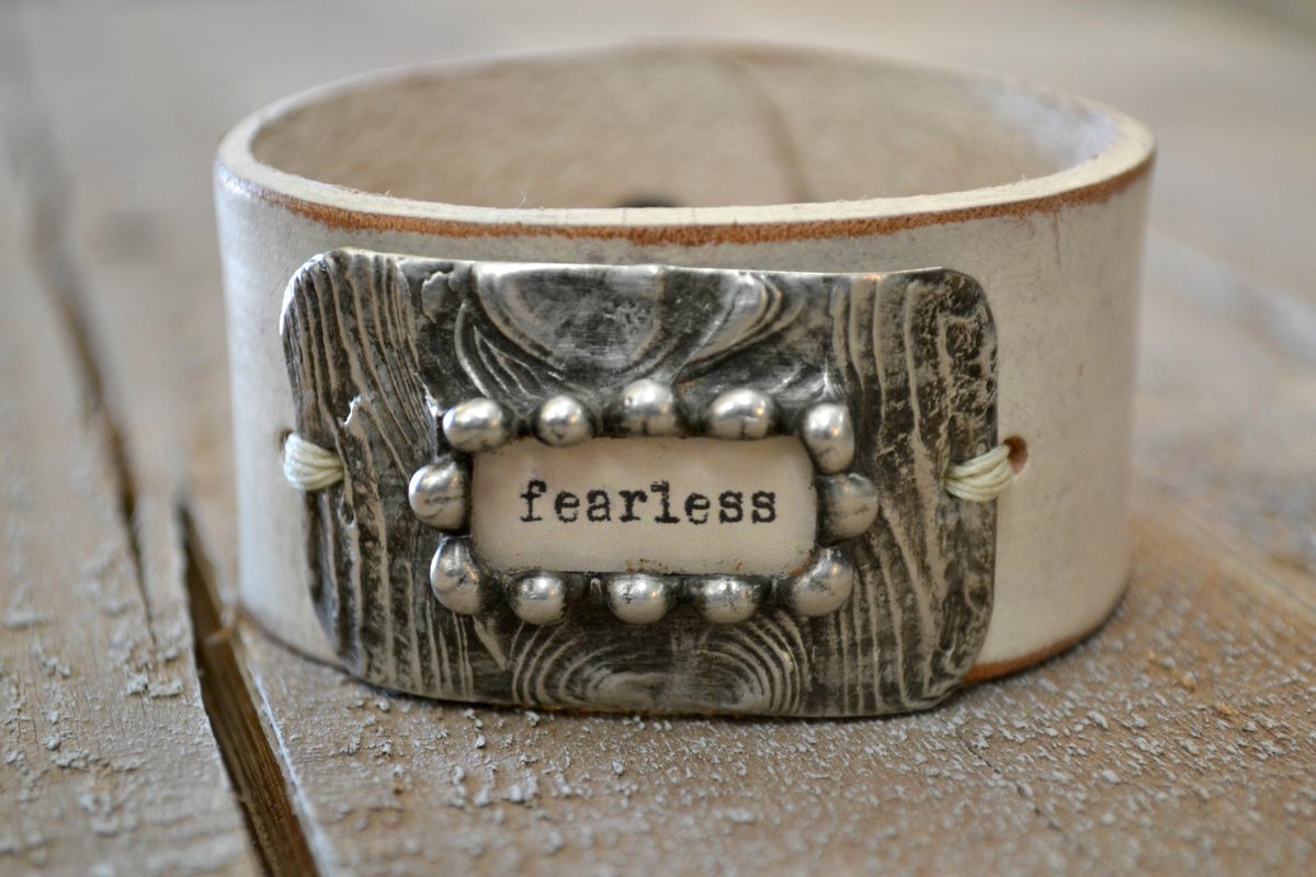 greentableaz's tweet image. Large White Leather Cuff bit.ly/1Kb3dnG