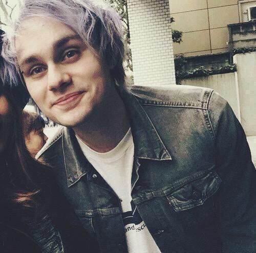 mikeyreacts's tweet photo. #MichaelCliffordIsBeautiful http://t.co/N0MwbCzH1D