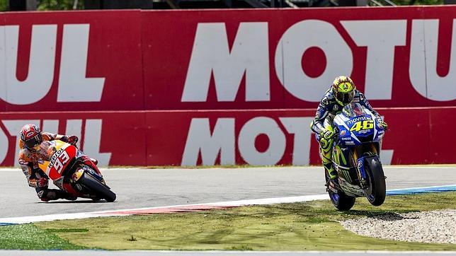 abc_deportes's tweet photo. Sigue la polémica. Rossi: «Es importante que si Marc juega duro los demás puedan responderle» http://t.co/YxzoYrP5iE http://t.co/EfY0HH6GE5
