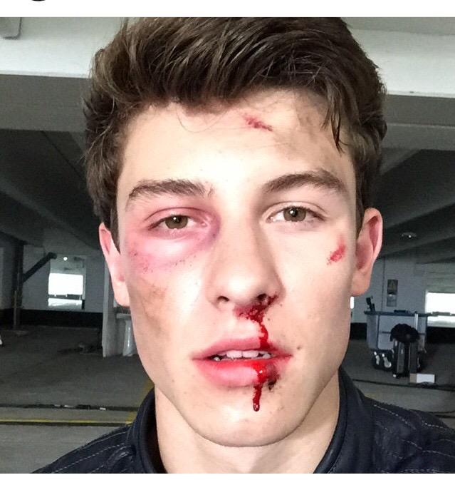 _onlylauraa_'s tweet photo. Go watch @ShawnMendes new stitches video!!!!! #NewStitchesVideo ππππβ€οΈβ€οΈβ€οΈβ€οΈ http://t.co/CvQ401RwqU