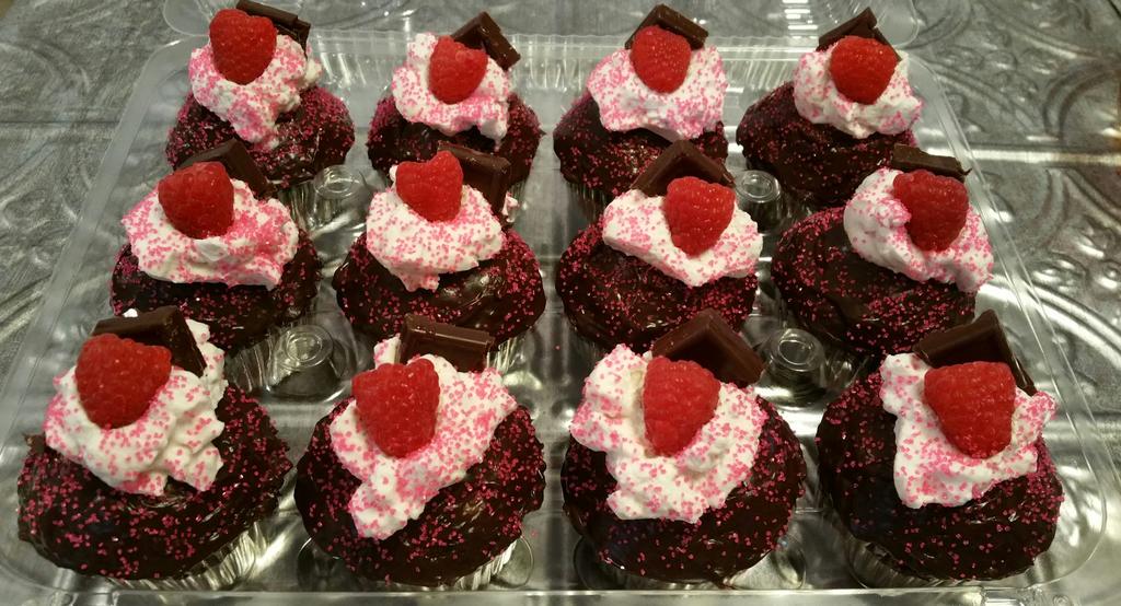 dianasheavenly1's tweet photo. #ChocolateCoveredRaspberry Cupcakes still my fave! ❤ http://t.co/GDKnuogFRW