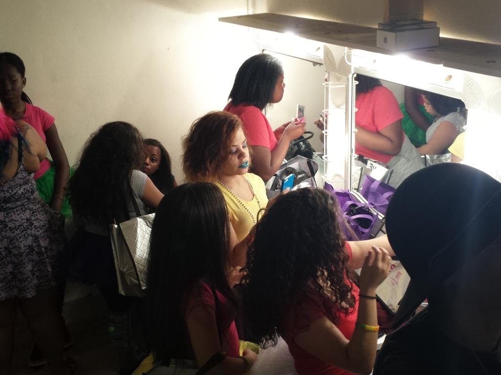 KEEPIt100nyc's tweet photo. @irishouse @KEEPIt100nyc @harlempridenyc Back stage #i-Zone performance #LoveyourLife #KEEPit100nyc #HowToSaveALive http://t.co/i26lTKkMW8