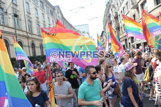 NewPressService's tweet photo. #Milano - #manifestazione #corteo #MilanoPride - #GLBT #gender #gay #lesbiche #bisex #trans #transgender http://t.co/e0pD2ZIEUA