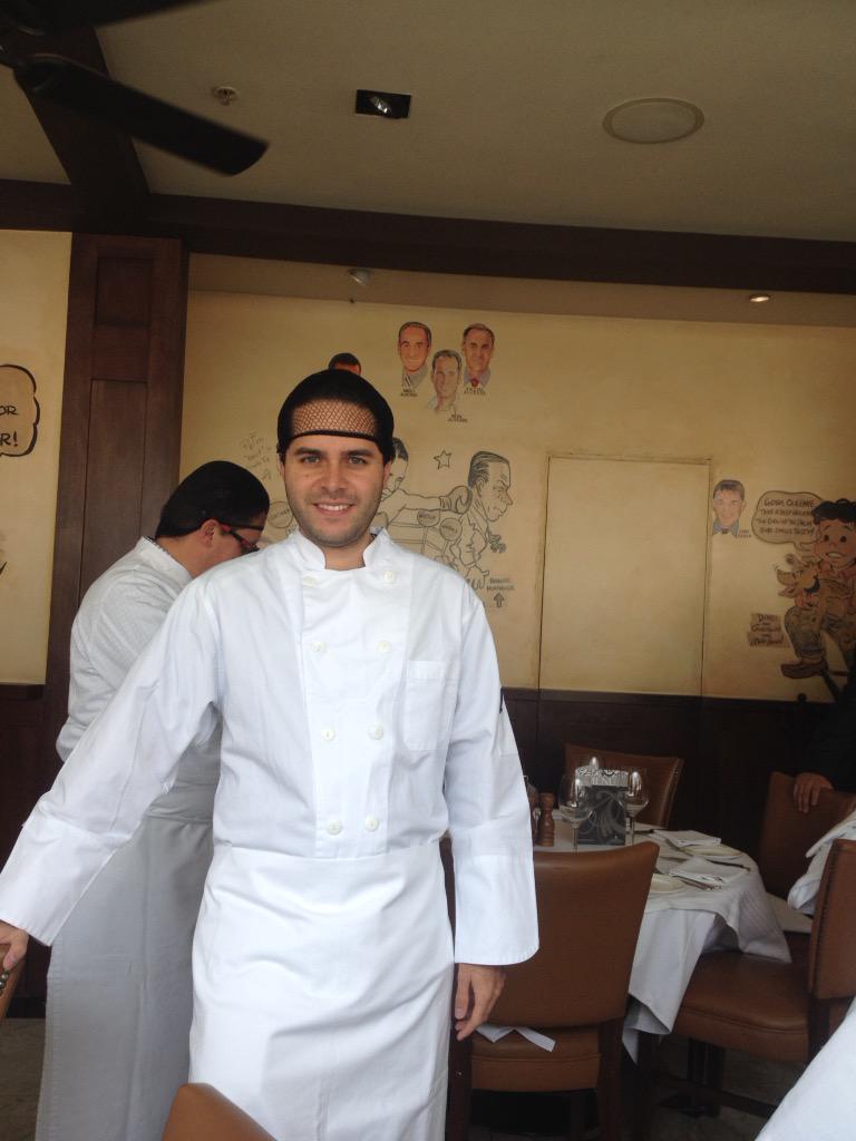 guadarrama's tweet photo. Vamos a cocinar en @ThePalmMx del @InterContiSF #GastroBeto #GoPresidente http://t.co/AVO3mhmu2W
