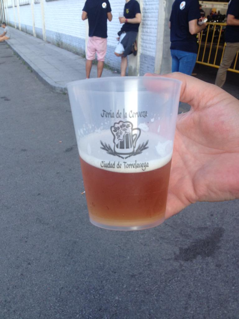 catoblepas1's tweet photo. Una cervecita? http://t.co/Shwig2TRsP