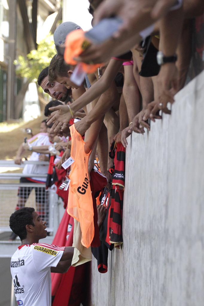 SamiticoCRF's tweet photo. RT @Flamengo: O Flamengo movendo multidões... Até aí nada de novo! Obrigado, Nação do MT! #OndeEstiverEstarei http://t.co/JuGQJpmlhL