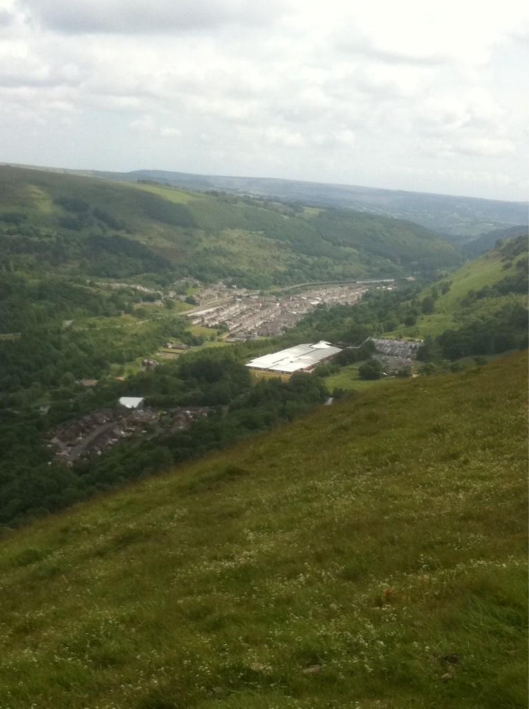 hannahthomastv's tweet photo. @gwent2015 certainly has amazing views :) see #EbbwVale and #Cwm on @itvcoastcountry ahead of the @royalwelshshow :) http://t.co/5BFE3KYPS4