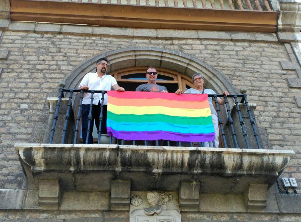 En el Ayuntamiento de Los Corrales de Buelna (Cantabria). Un recuerdo emocionado para nuestro compañero Pedro Zerolo.