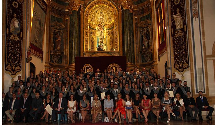 UCAM's tweet photo. Enhorabuena a los alumnos del grupo FG de la IV Promoción de @UCAM_Enfermeria por su Acto de Graduación http://t.co/2h1zmrOI2J