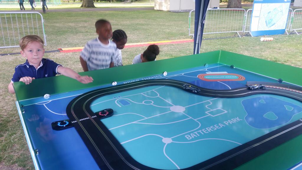 MR_GUWU's tweet image. Kinetic Car Racing!! Love that #Pavegen @LaurenceKC